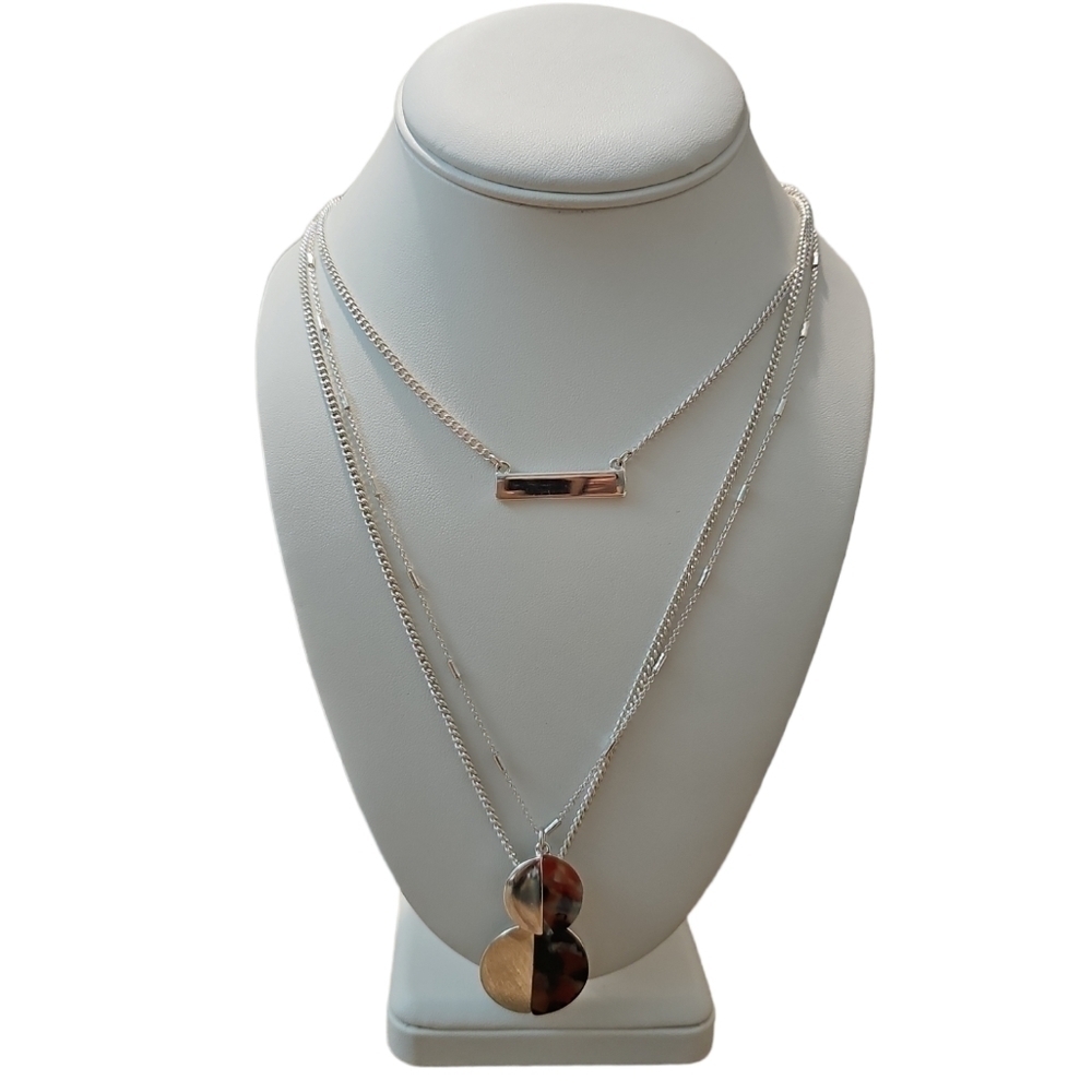 🦋 Nine West Silver Tone Bar And Resin Disc Pendant Necklace